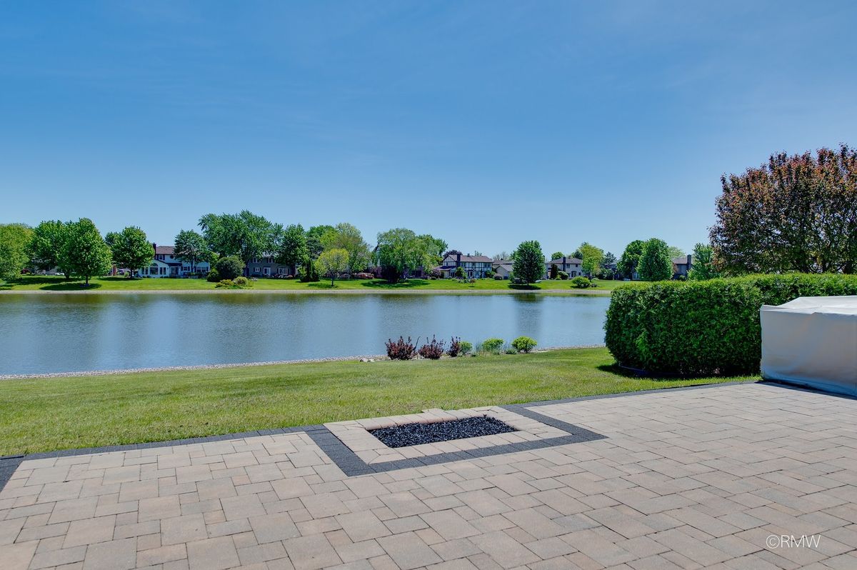 1245 Biscayne Drive, Elk Grove Village, IL 60007