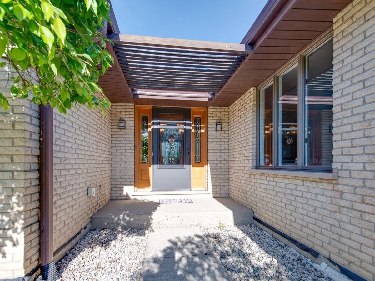 1245 Biscayne Drive, Elk Grove Village, IL 60007