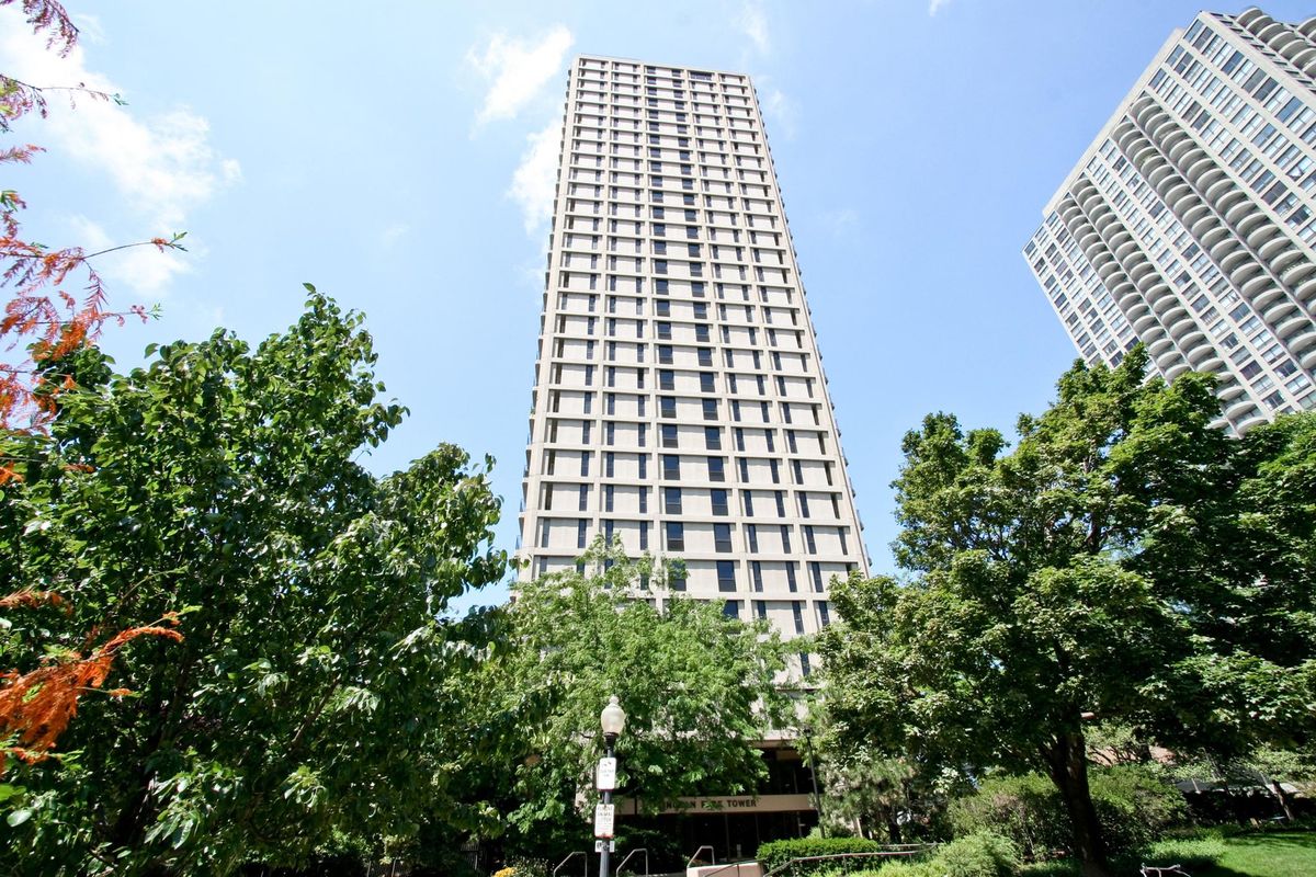 1960 Lincoln Park West, Chicago, IL 60614