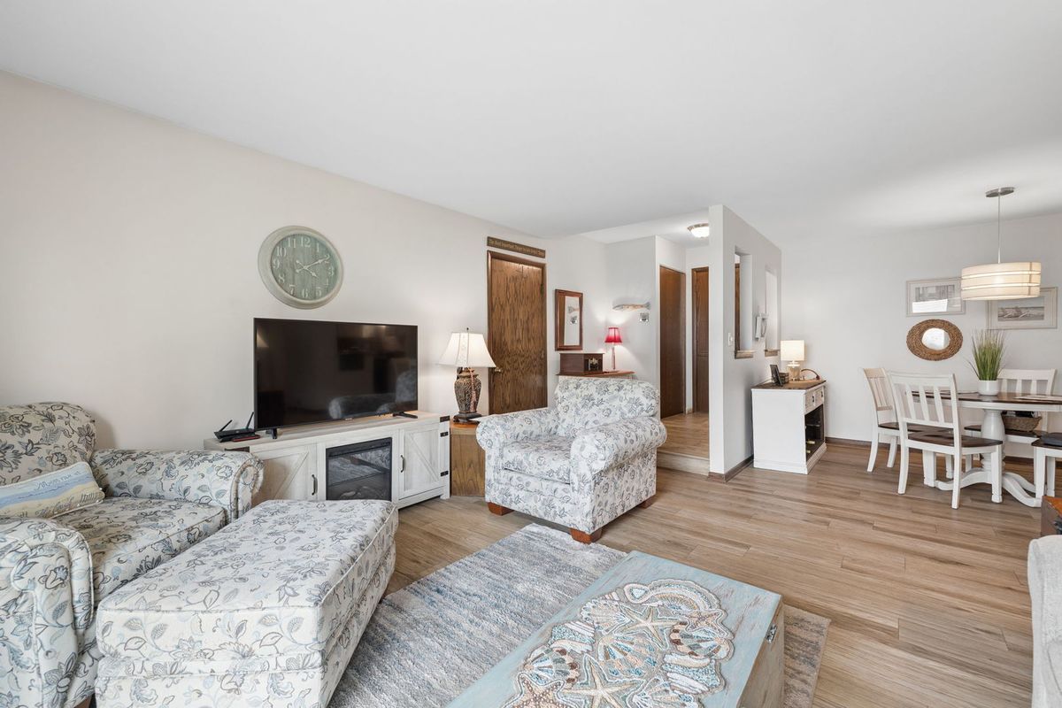 417 Manor Court #B, New Lenox, IL 60451