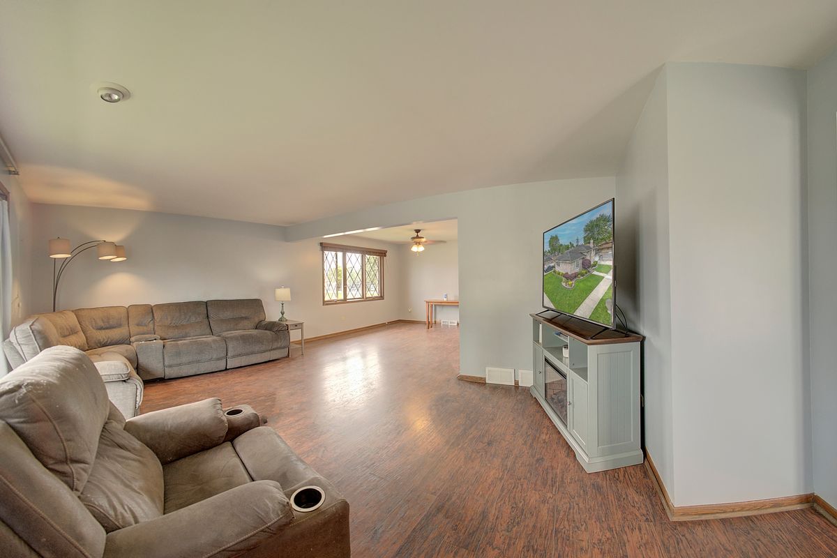 9300 Austin Avenue, Oak Lawn, IL 60453