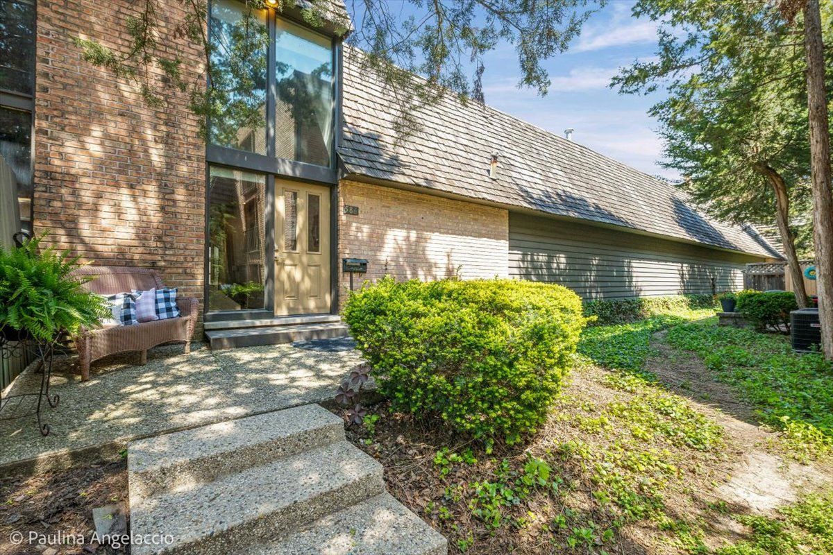 586 W Russell Street — Barrington, IL 60010