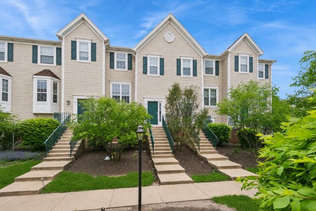 1106 Village Center Parkway, Aurora, IL 60506