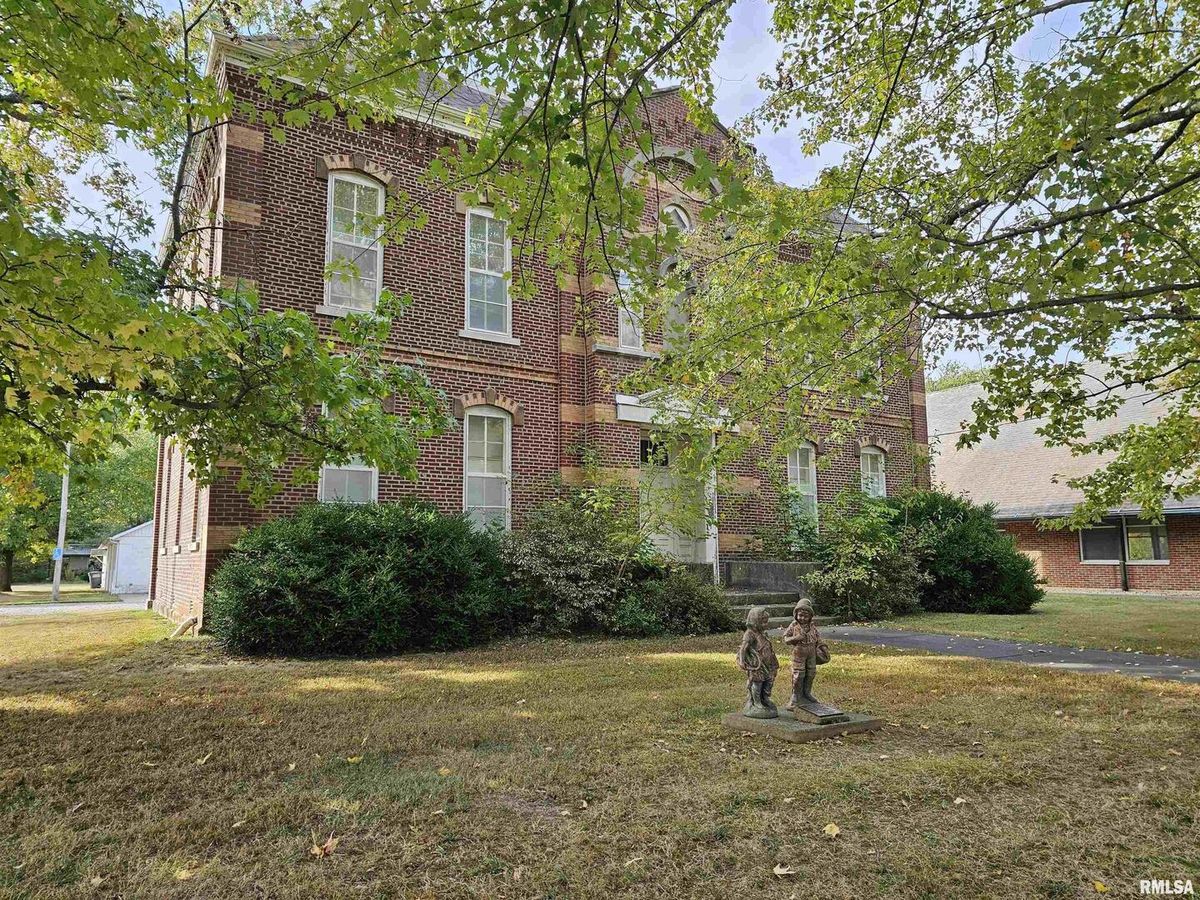 705 W MAIN Street, Dahlgren, IL 62828