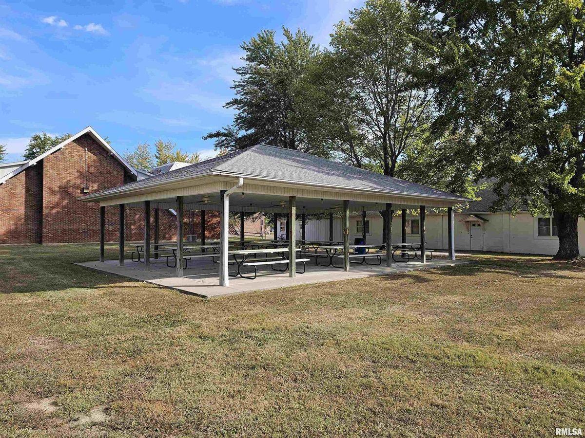 705 W MAIN Street, Dahlgren, IL 62828