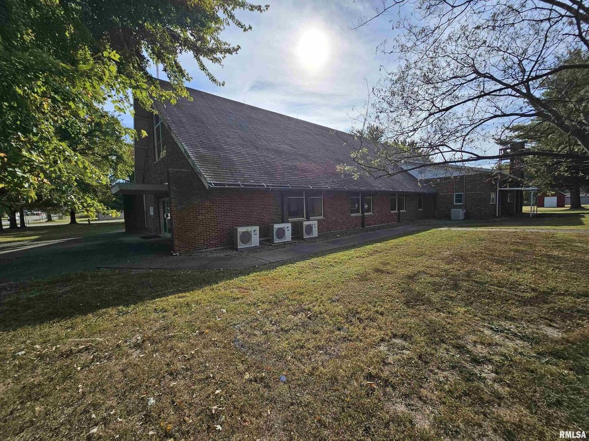 705 W MAIN Street, Dahlgren, IL 62828
