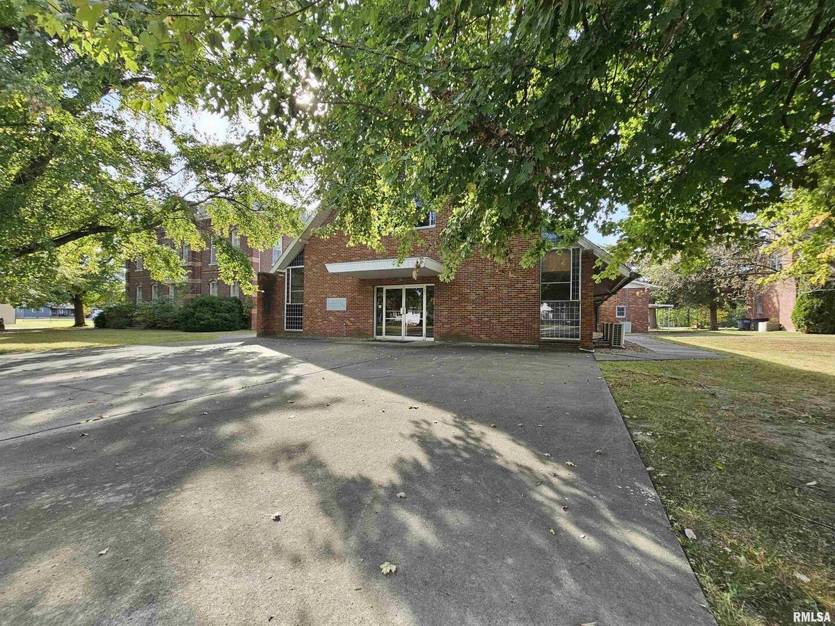 705 W MAIN Street, Dahlgren, IL 62828