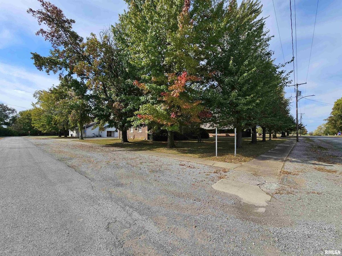705 W MAIN Street, Dahlgren, IL 62828