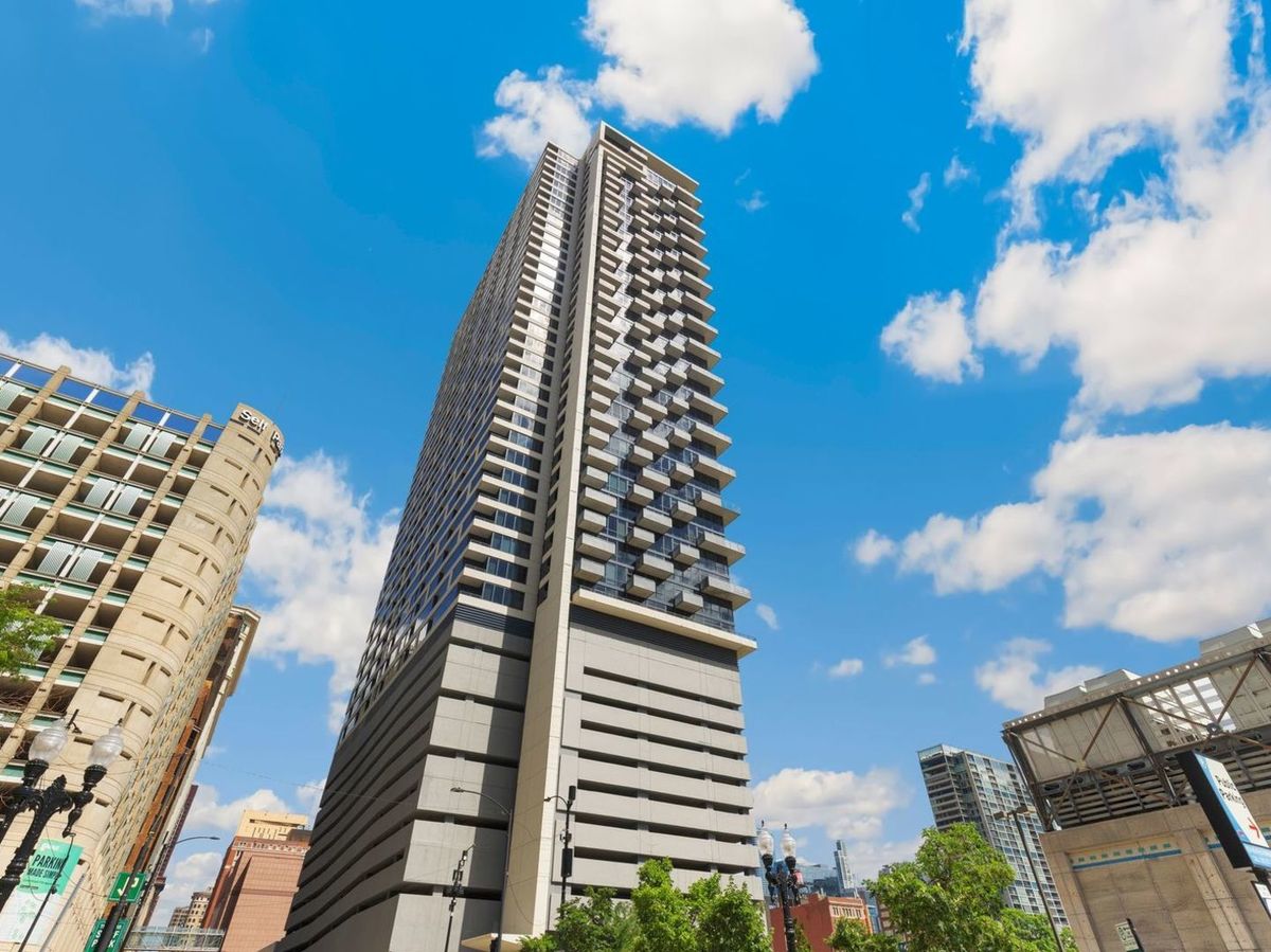 235 Van Buren Street, Chicago, IL 60607