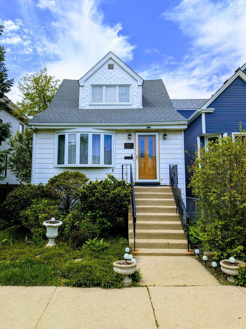 4330 Avers Avenue, Chicago, IL 60618