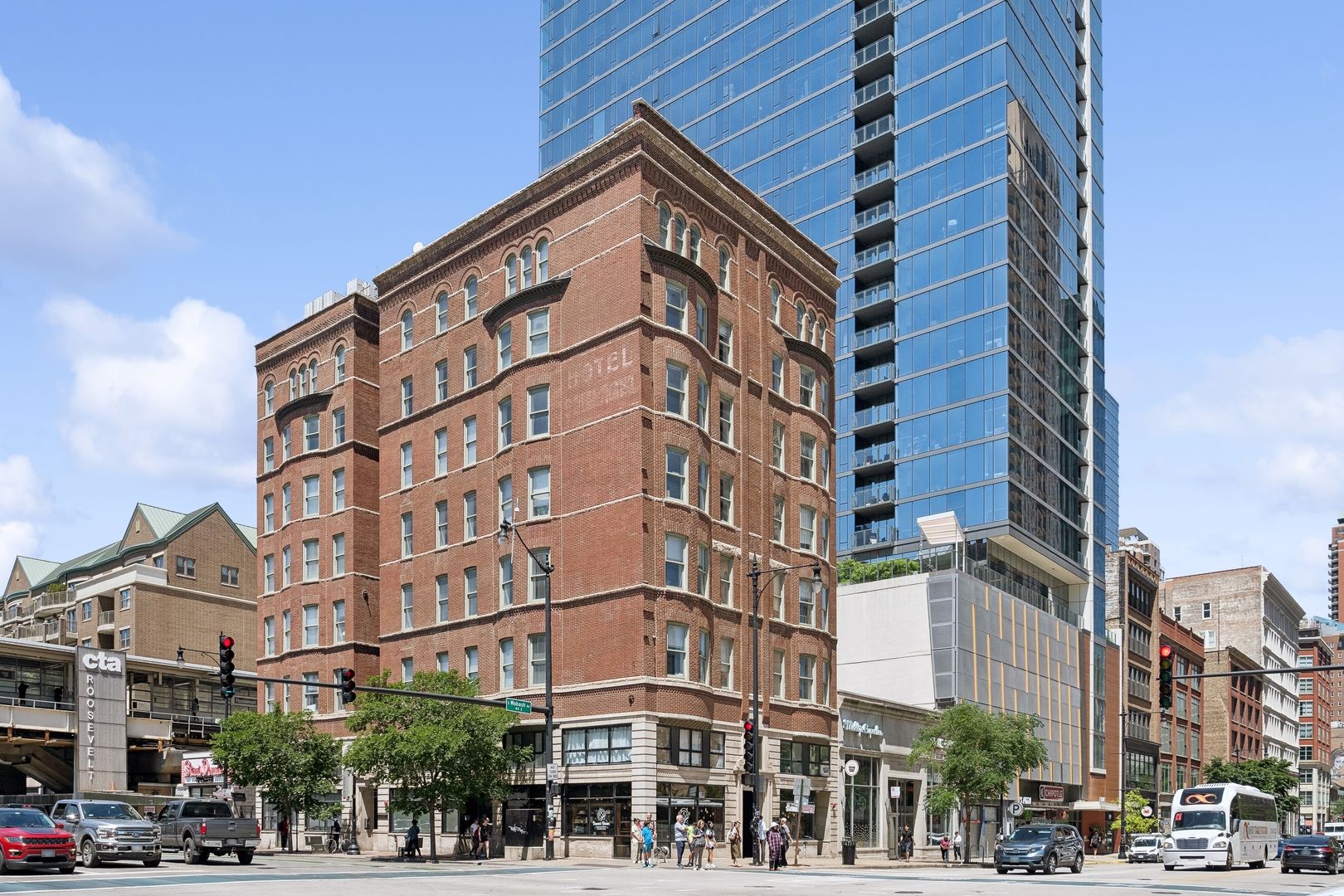 30 E Roosevelt Road #204 — Chicago, IL 60605