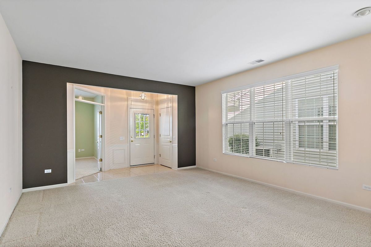 13761 Chestnut Lane, Huntley, IL 60142