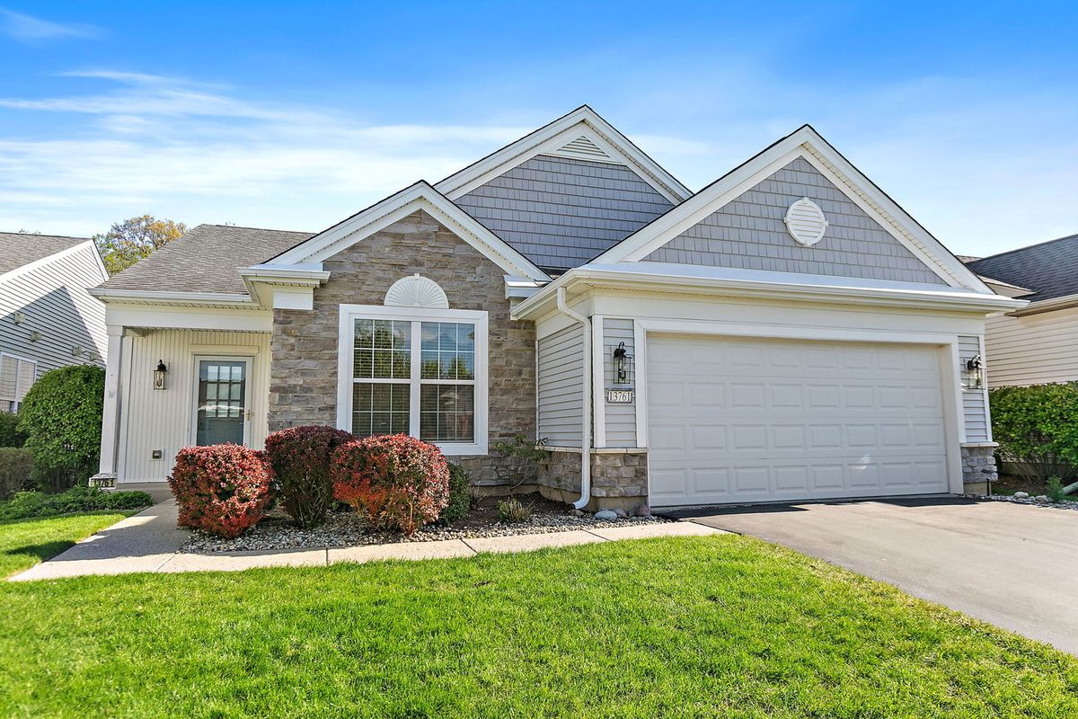 13761 Chestnut Lane, Huntley, IL 60142