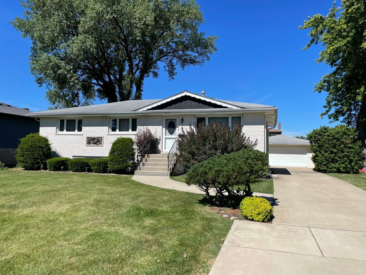 10228 S 80th Court, Palos Hills, IL 60465