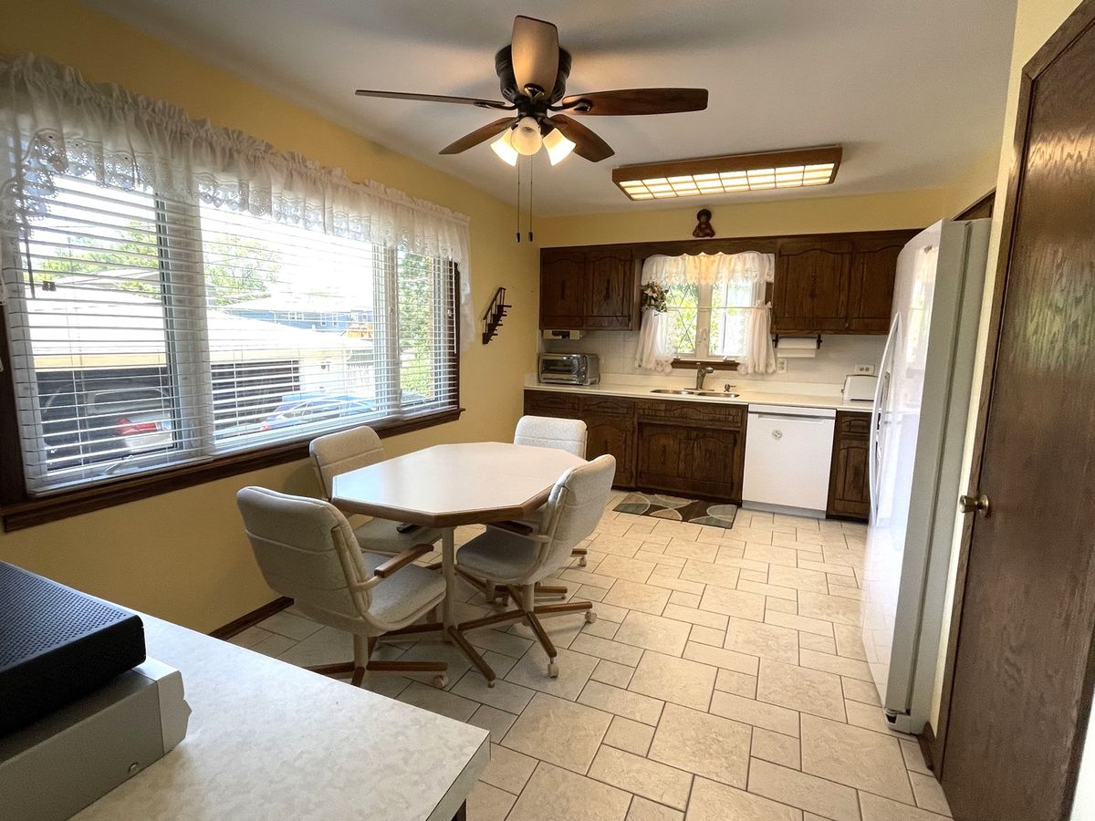 10228 S 80th Court, Palos Hills, IL 60465