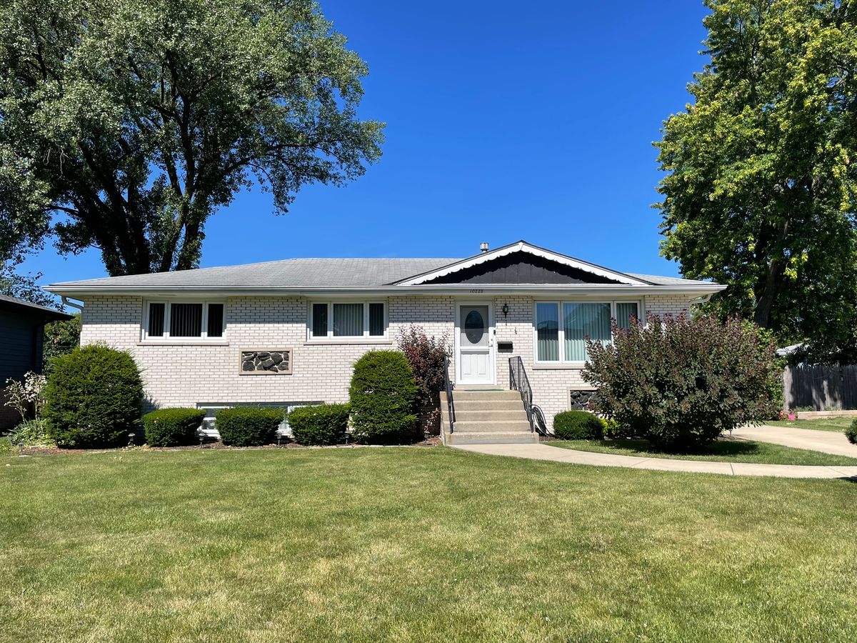 10228 S 80th Court, Palos Hills, IL 60465