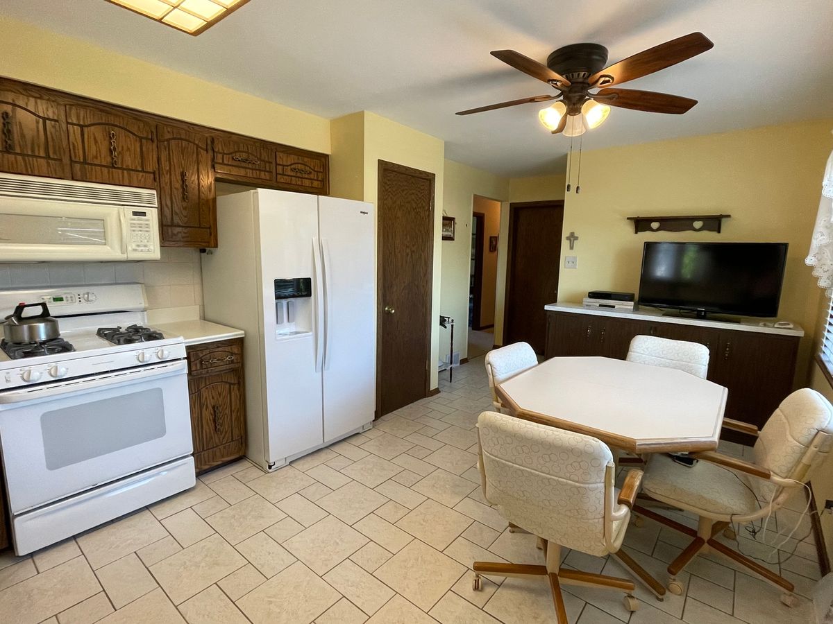 10228 S 80th Court, Palos Hills, IL 60465