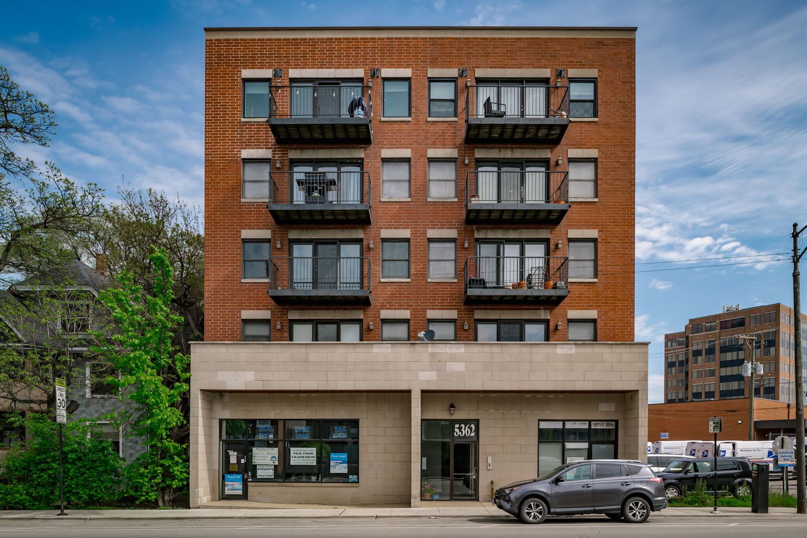 5362 W Lawrence Avenue #2W — Chicago, IL 60630