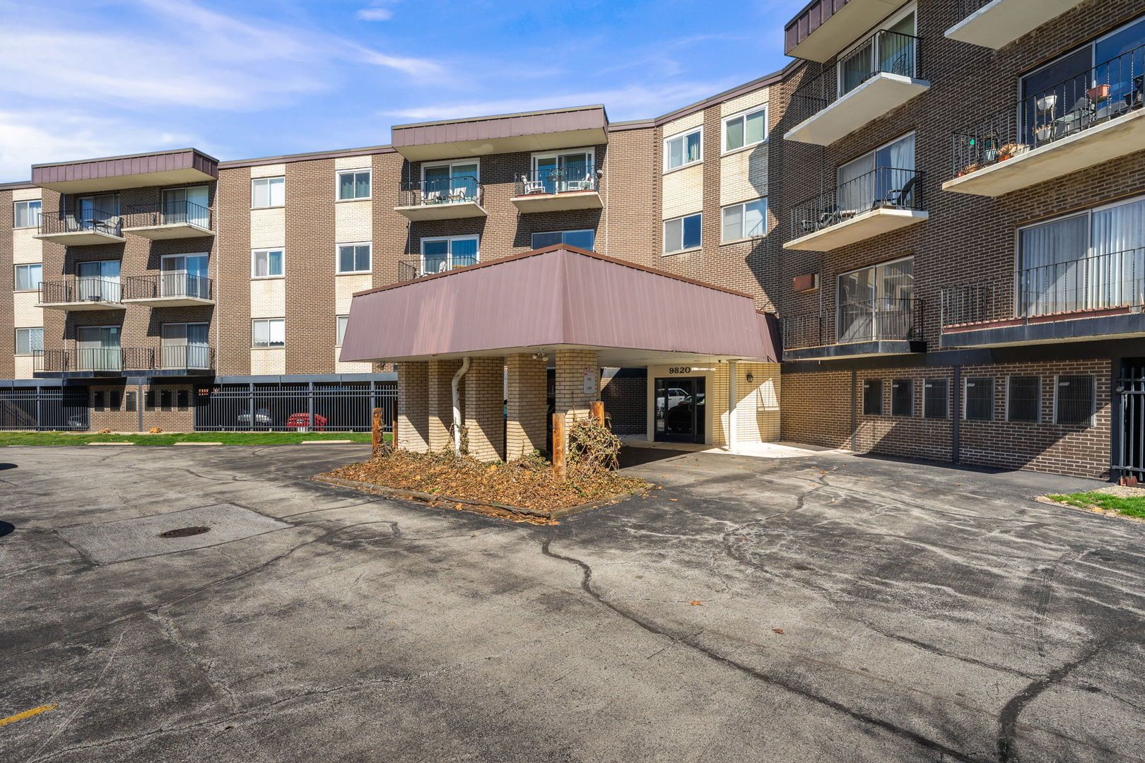 9820 S Pulaski Road #315 — Oak Lawn, IL 60453