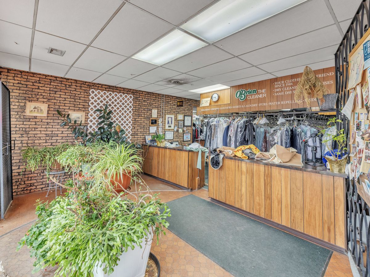 6915 Stanley Avenue, Berwyn, IL 60402