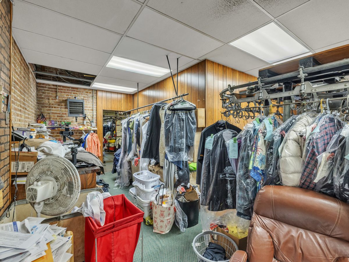 6915 Stanley Avenue, Berwyn, IL 60402