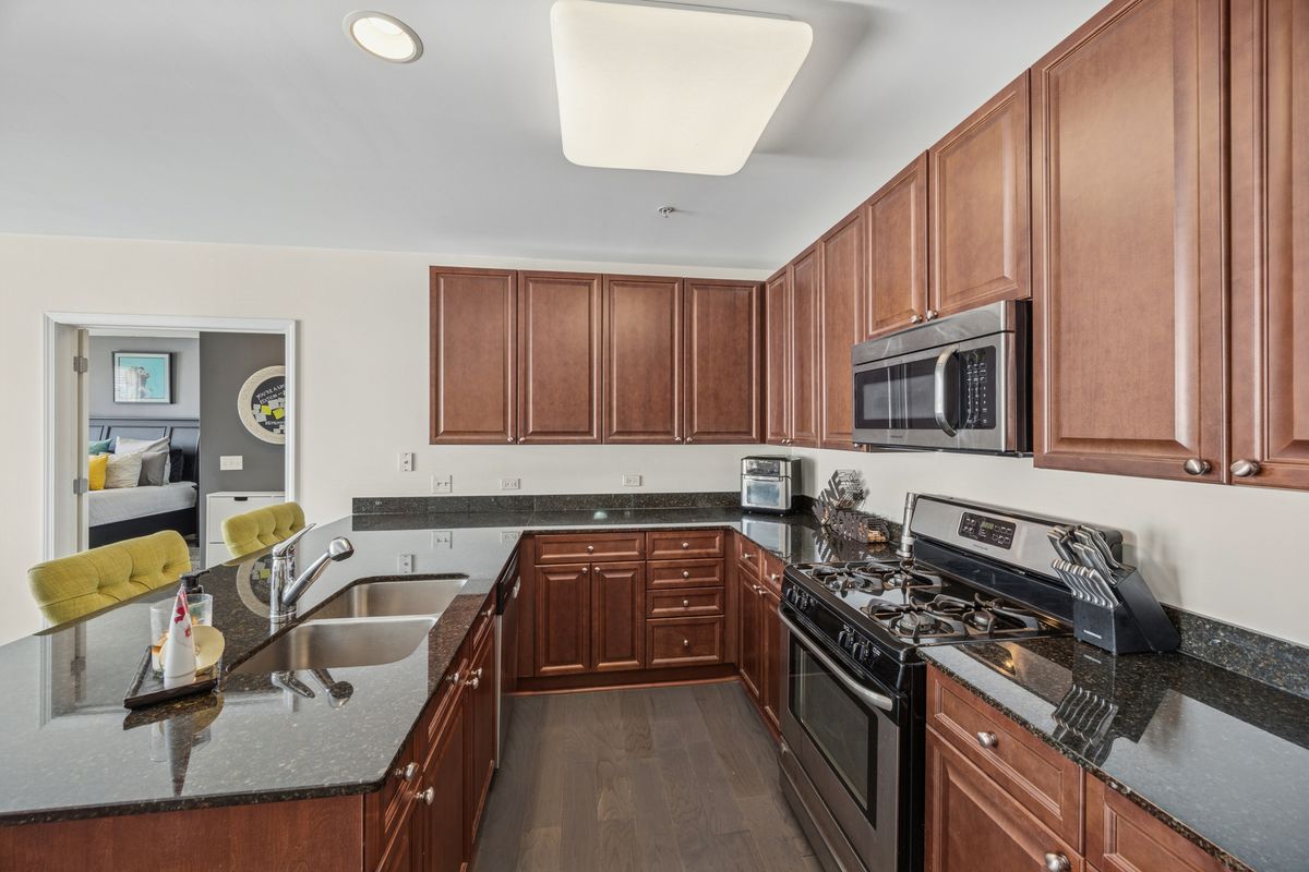 7753 Van Buren Street #211, Forest Park, IL 60130