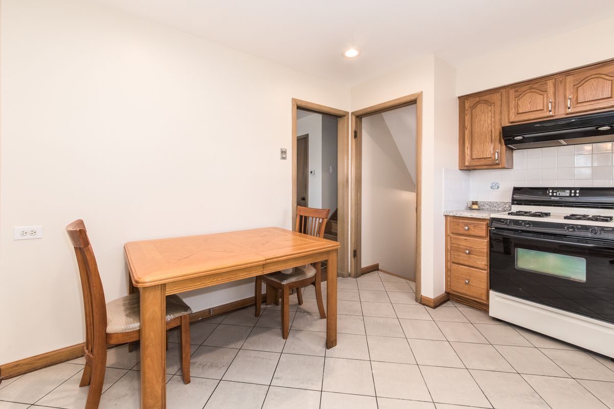 8516 N Ozanam Avenue, Niles, IL 60714
