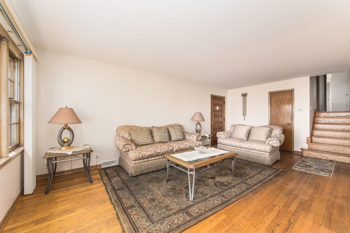 8516 N Ozanam Avenue, Niles, IL 60714