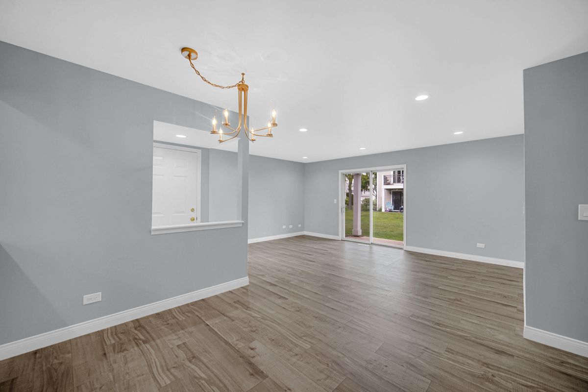 2136 Southwind Circle, Schaumburg, IL 60194