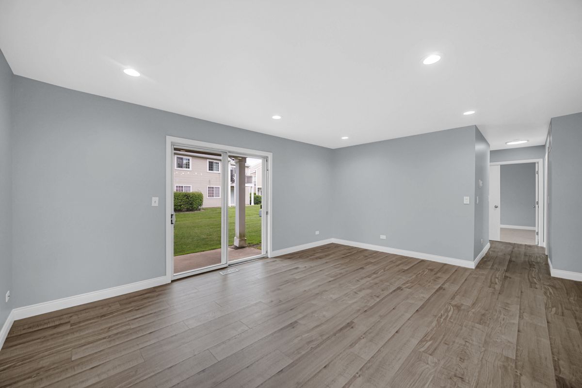 2136 Southwind Circle, Schaumburg, IL 60194