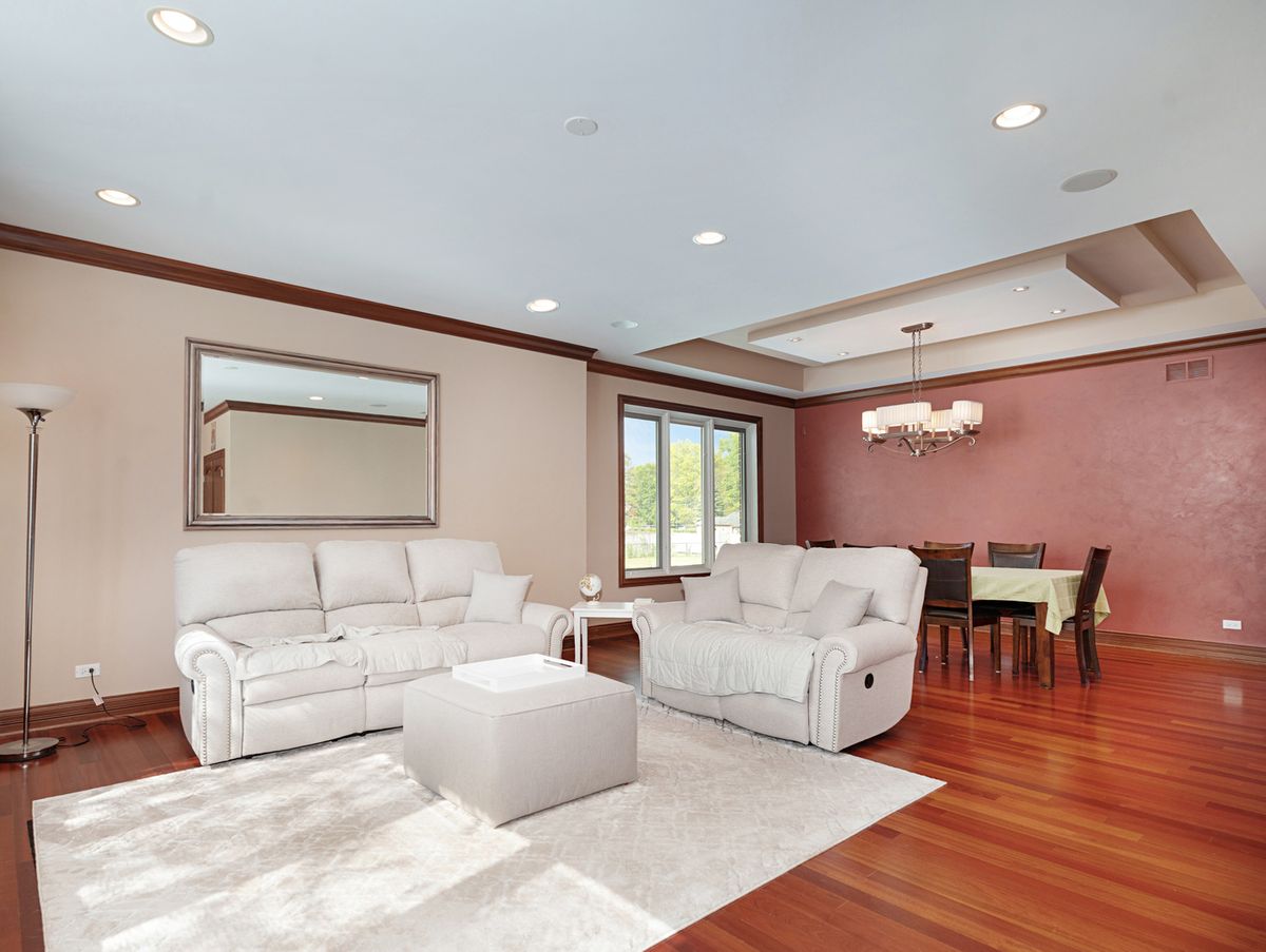 5605 S Kensington Avenue, Countryside, IL 60525