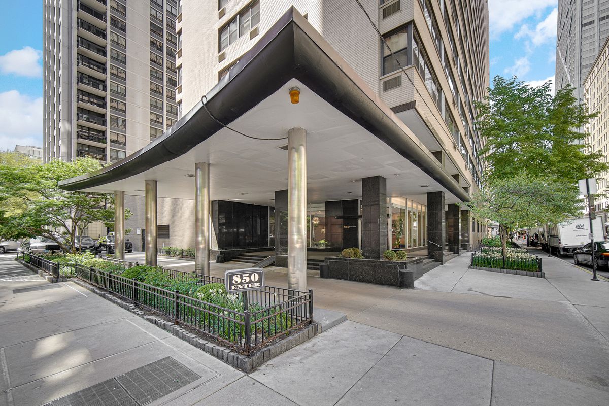 850 Dewitt Place, Chicago, IL 60611