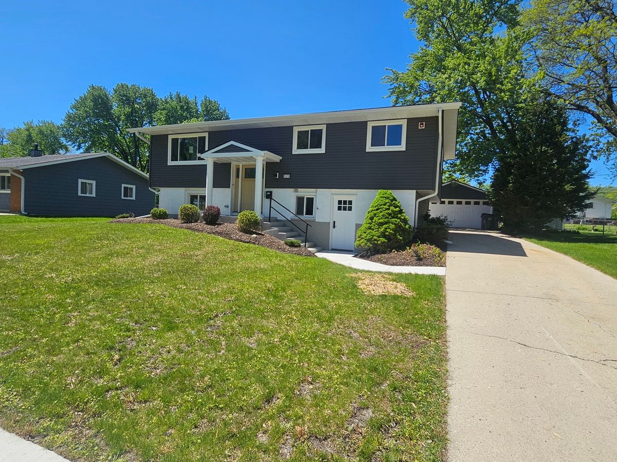 1570 Jefferson Road, Hoffman Estates, IL 60169