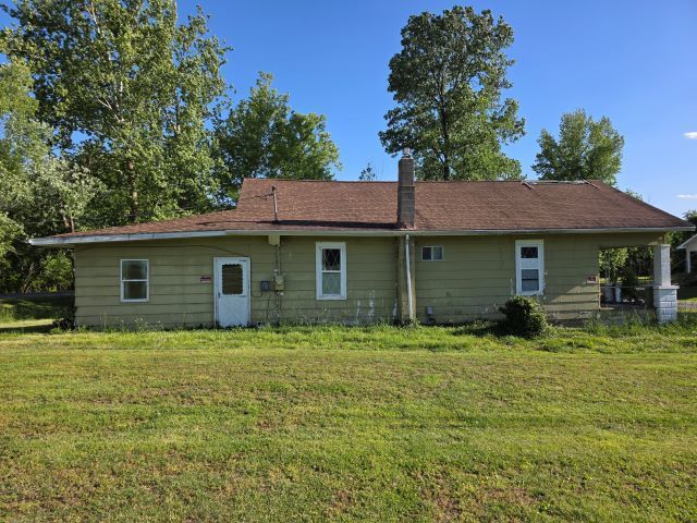 905 Mcclintock Avenue, Johnston City, IL 62951