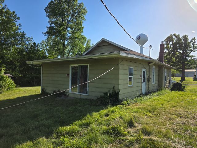 905 Mcclintock Avenue, Johnston City, IL 62951