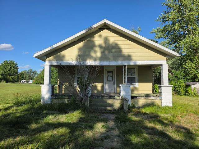 905 Mcclintock Avenue, Johnston City, IL 62951