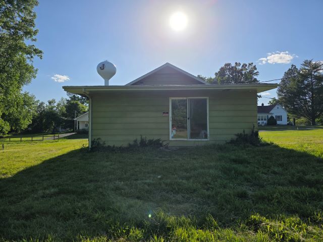905 Mcclintock Avenue, Johnston City, IL 62951