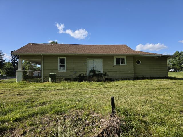 905 Mcclintock Avenue, Johnston City, IL 62951
