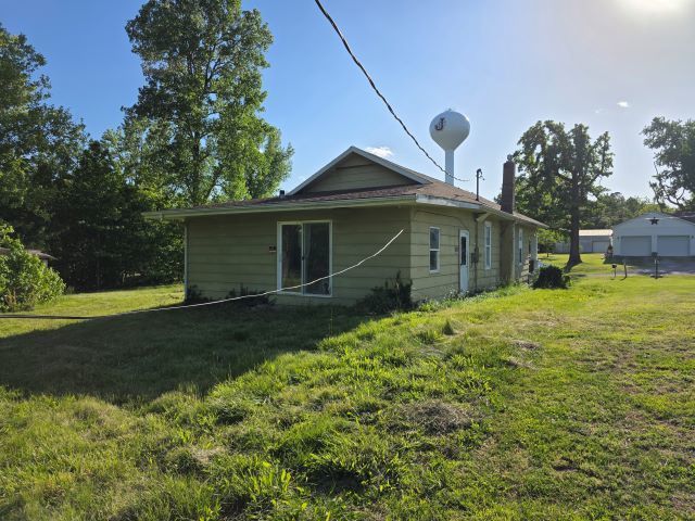 905 Mcclintock Avenue, Johnston City, IL 62951