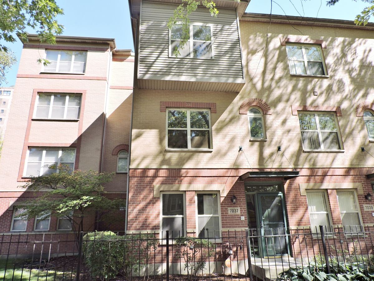 7037 Oglesby Avenue, Chicago, IL 60649