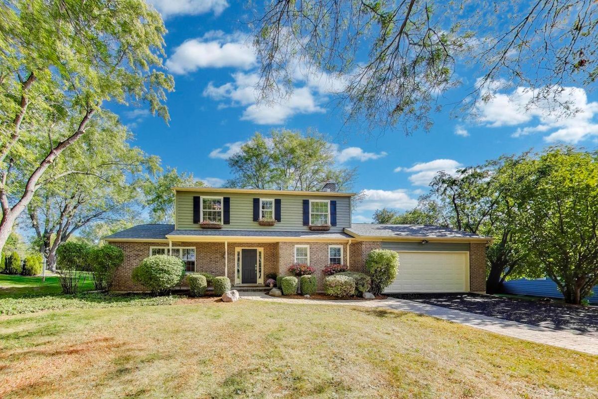 21301 Woodland Avenue, Barrington, IL 60010