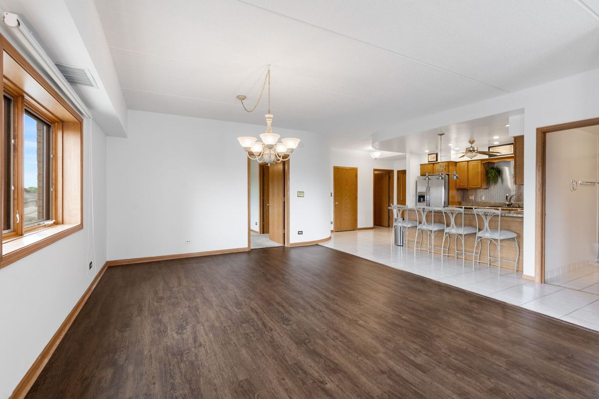 7410 W Lawrence Avenue #218, Harwood Heights, IL 60706