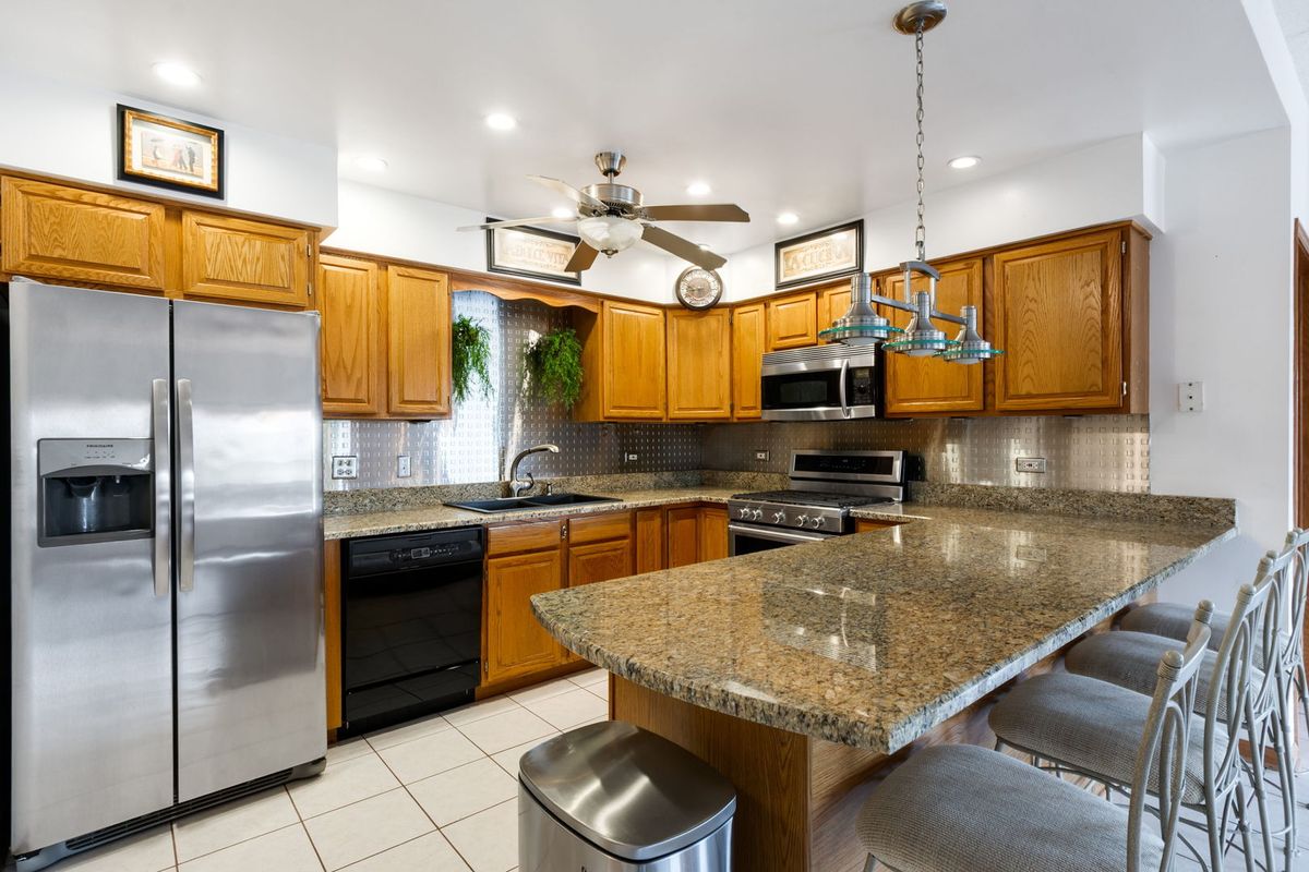 7410 W Lawrence Avenue #218, Harwood Heights, IL 60706