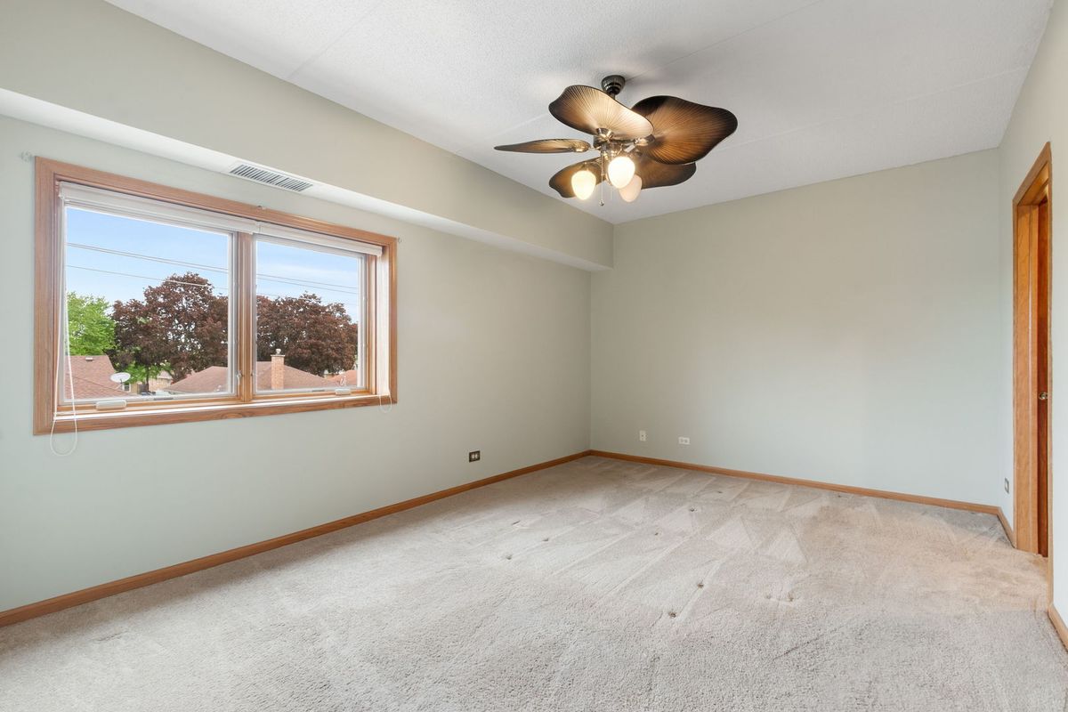 7410 W Lawrence Avenue #218, Harwood Heights, IL 60706