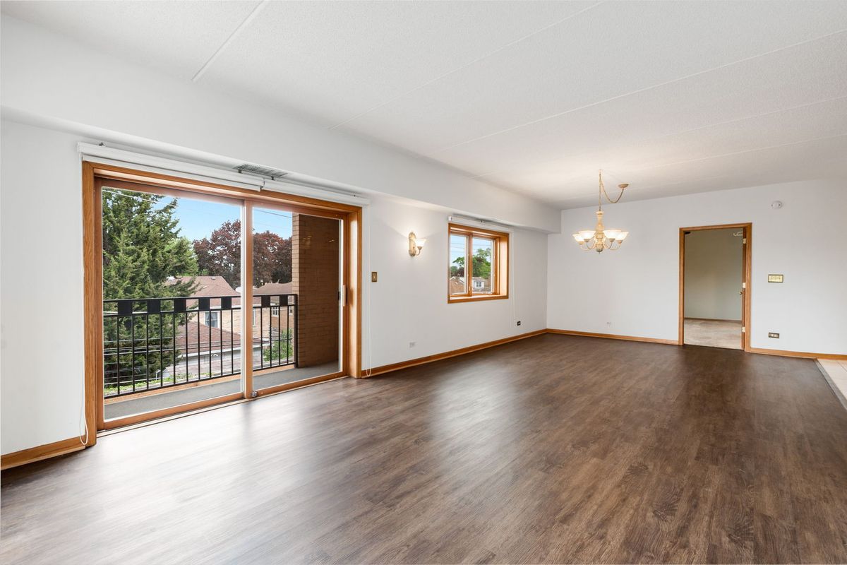 7410 W Lawrence Avenue #218, Harwood Heights, IL 60706