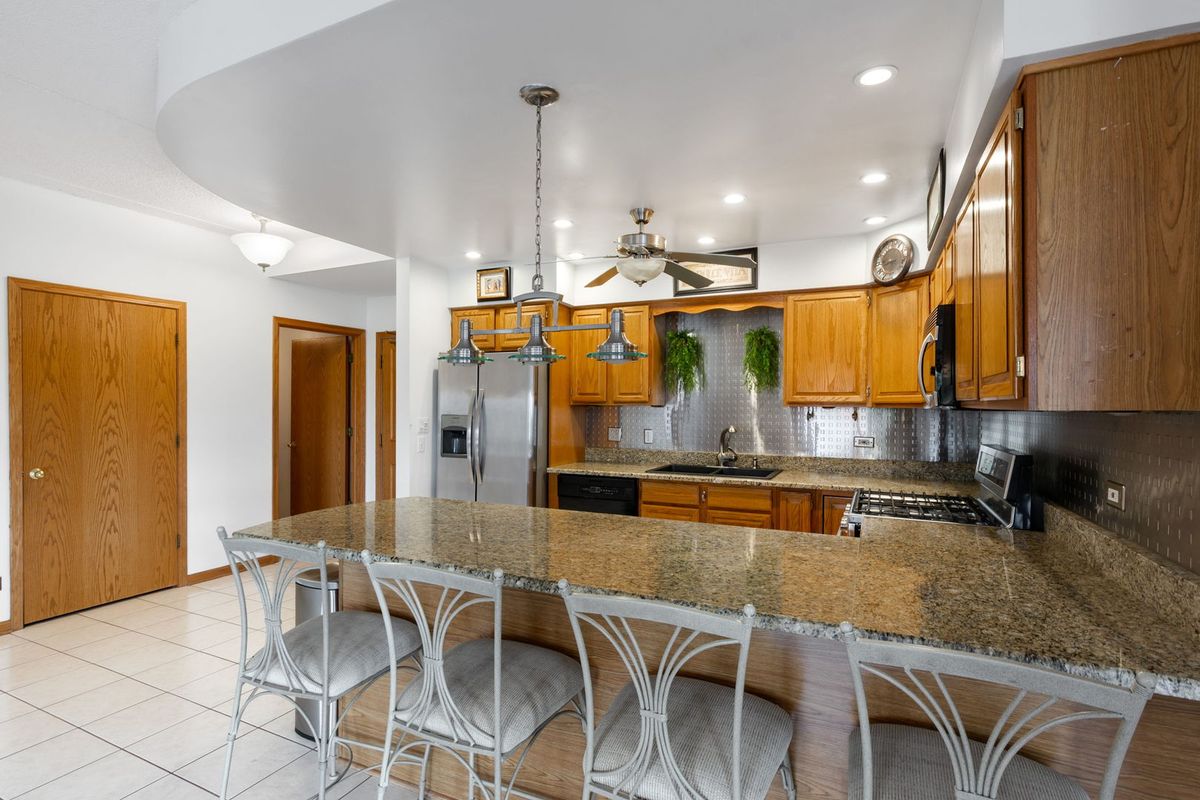 7410 W Lawrence Avenue #218, Harwood Heights, IL 60706