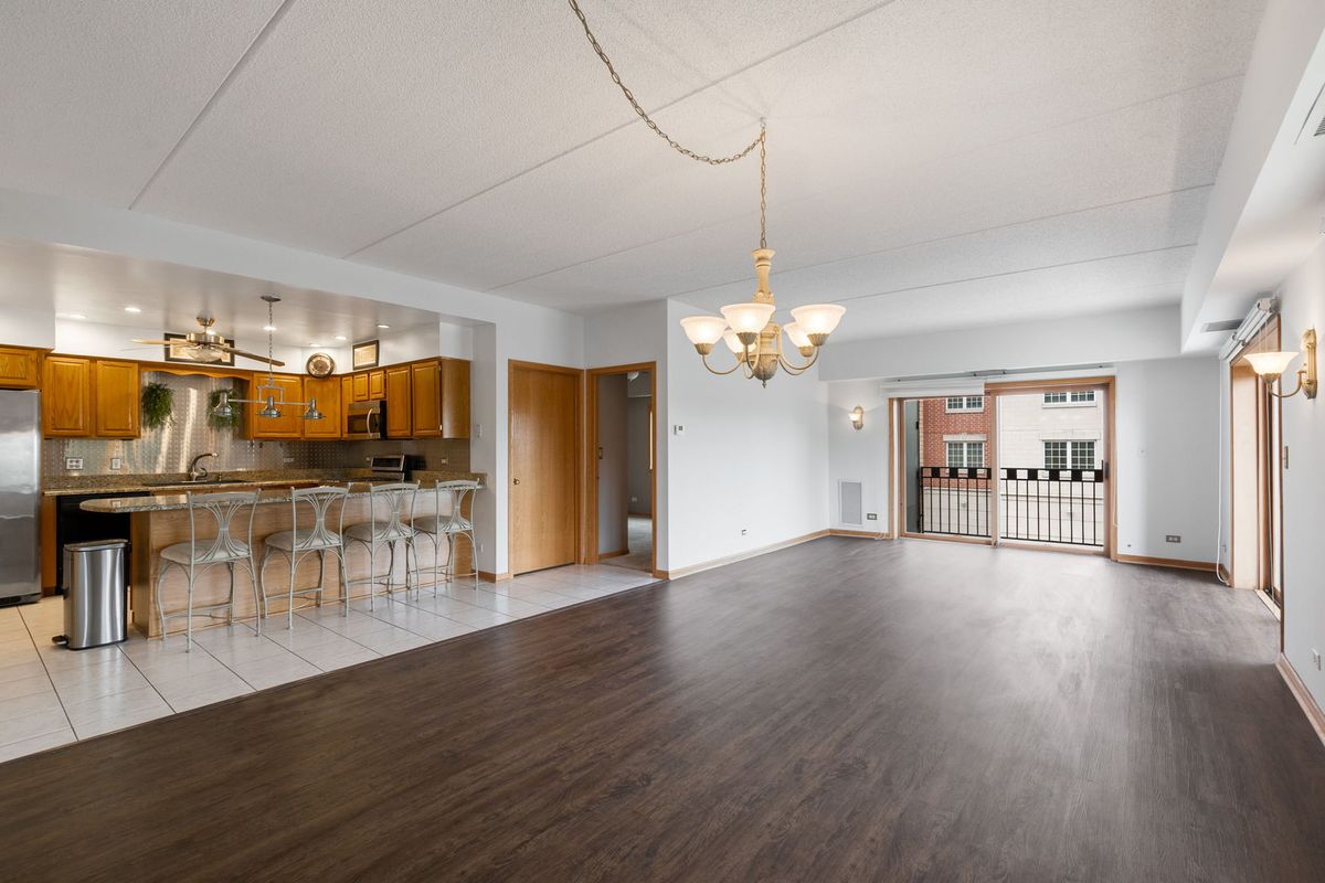 7410 W Lawrence Avenue #218, Harwood Heights, IL 60706
