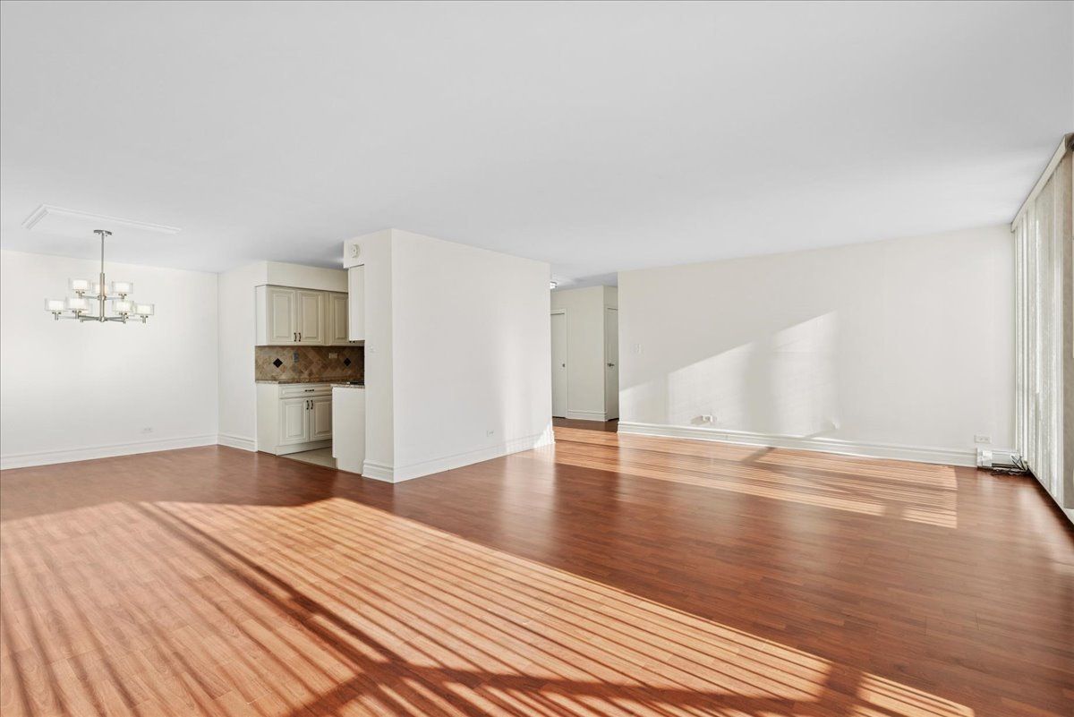 40 N Tower Road #8F, Oak Brook, IL 60523