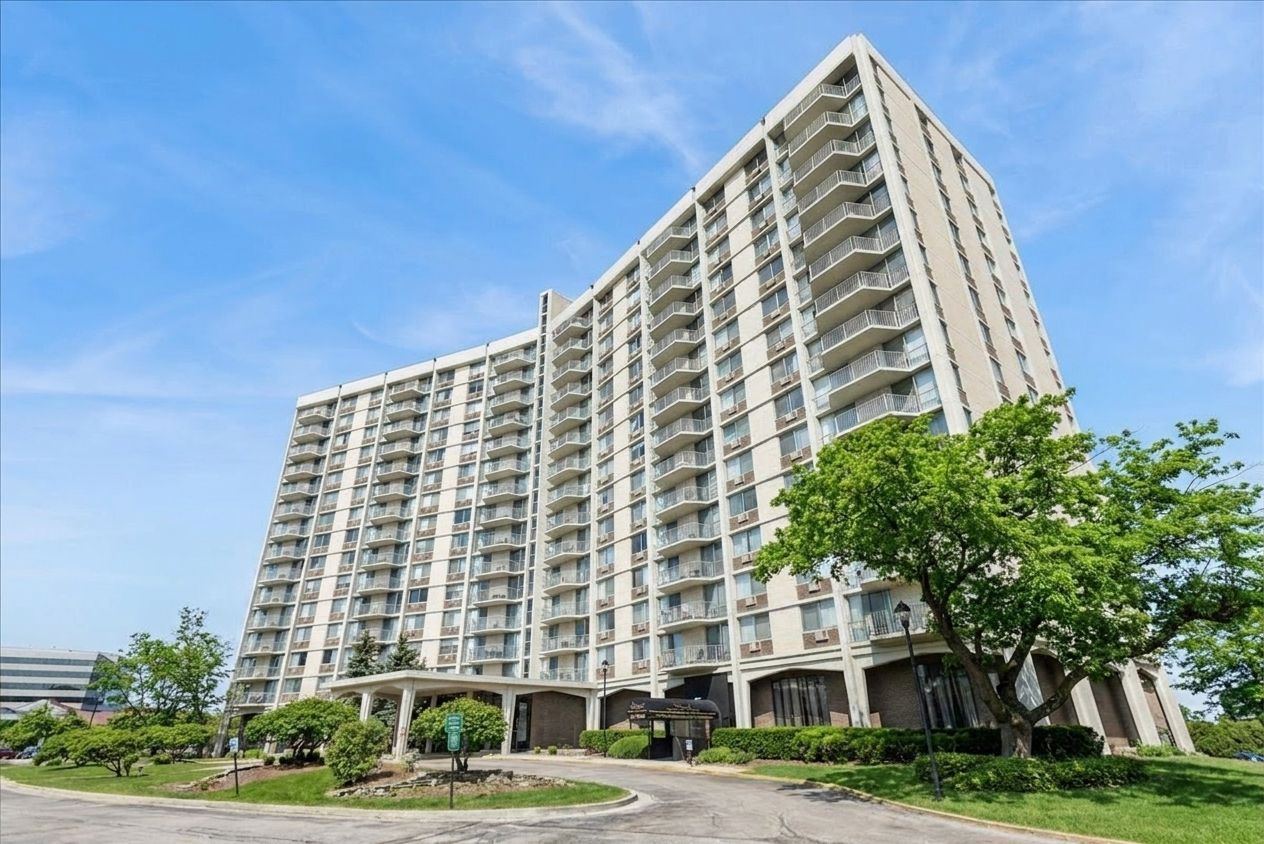 40 N Tower Road #8F — Oak Brook, IL 60523