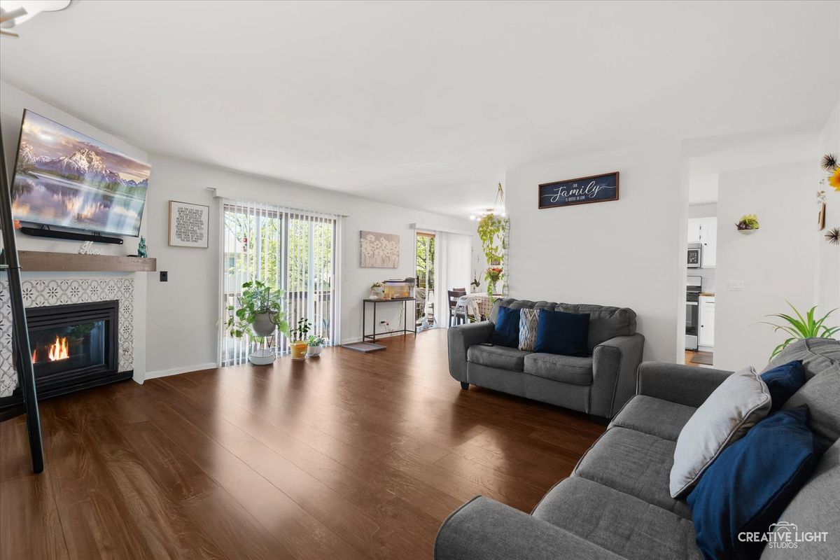 295 Woodridge Circle #D, South Elgin, IL 60177